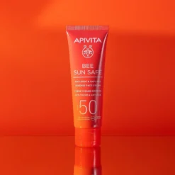 Apivita Bee Sun Safe Crema facial protectora solar SPF50 50 ml + Crema-gel refrescante y calmante 100 ml + Neceser