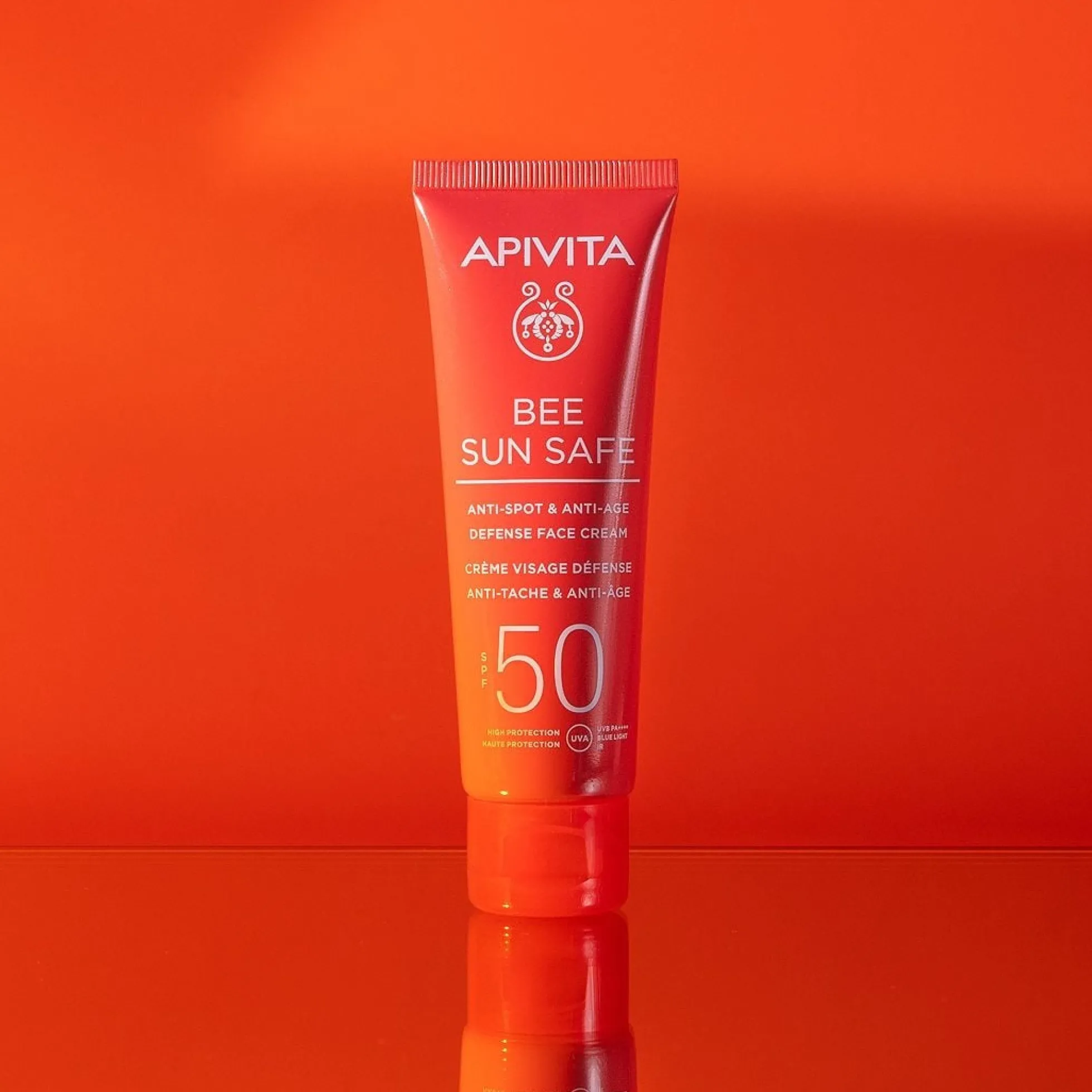 Apivita Bee Sun Safe Crema facial protectora solar SPF50 50 ml + Crema-gel refrescante y calmante 100 ml + Neceser