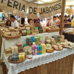 1 Barra Jabón Artesano De Cedro 1.2kg Venta Por Mayor. Regula El Exceso De Grasa, Previene El Acné. Alivia Irritaciones