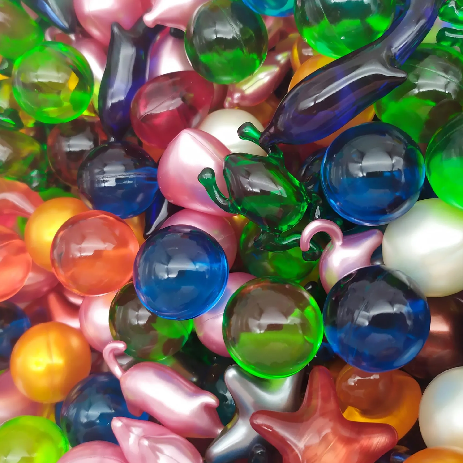 Bolsa Regalo 12 Perlas Baño Con Aromas Surtidos. Con Aceite De Soja - Hidrata, Suaviza Y Perfuma La Piel - Formas Varias