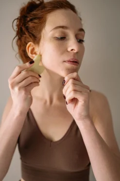 Gua Sha facial de Jade Verde para masaje facial y rutina de skincare | CISTUS
