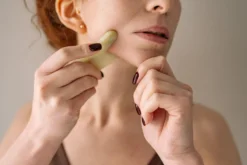 Gua Sha facial de Jade Verde para masaje facial y rutina de skincare | CISTUS
