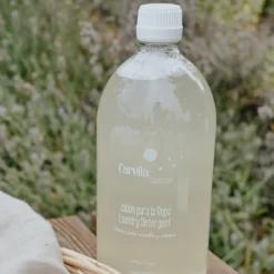 Jabón Natural para la Ropa del Bebé Carelia 1L (Piel Sensible, Prendas Delicadas, Primera Puesta)