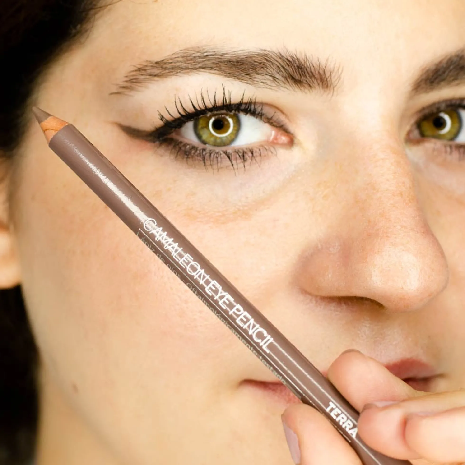 Lápiz De Ojos Terra Camaleon Cosmetics