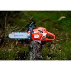 Motosierra 550xp® De Juguete Marca Husqvarna, Ideal Para Niños/as Mayeres De +3 Años, Con Pilas, No Corta.