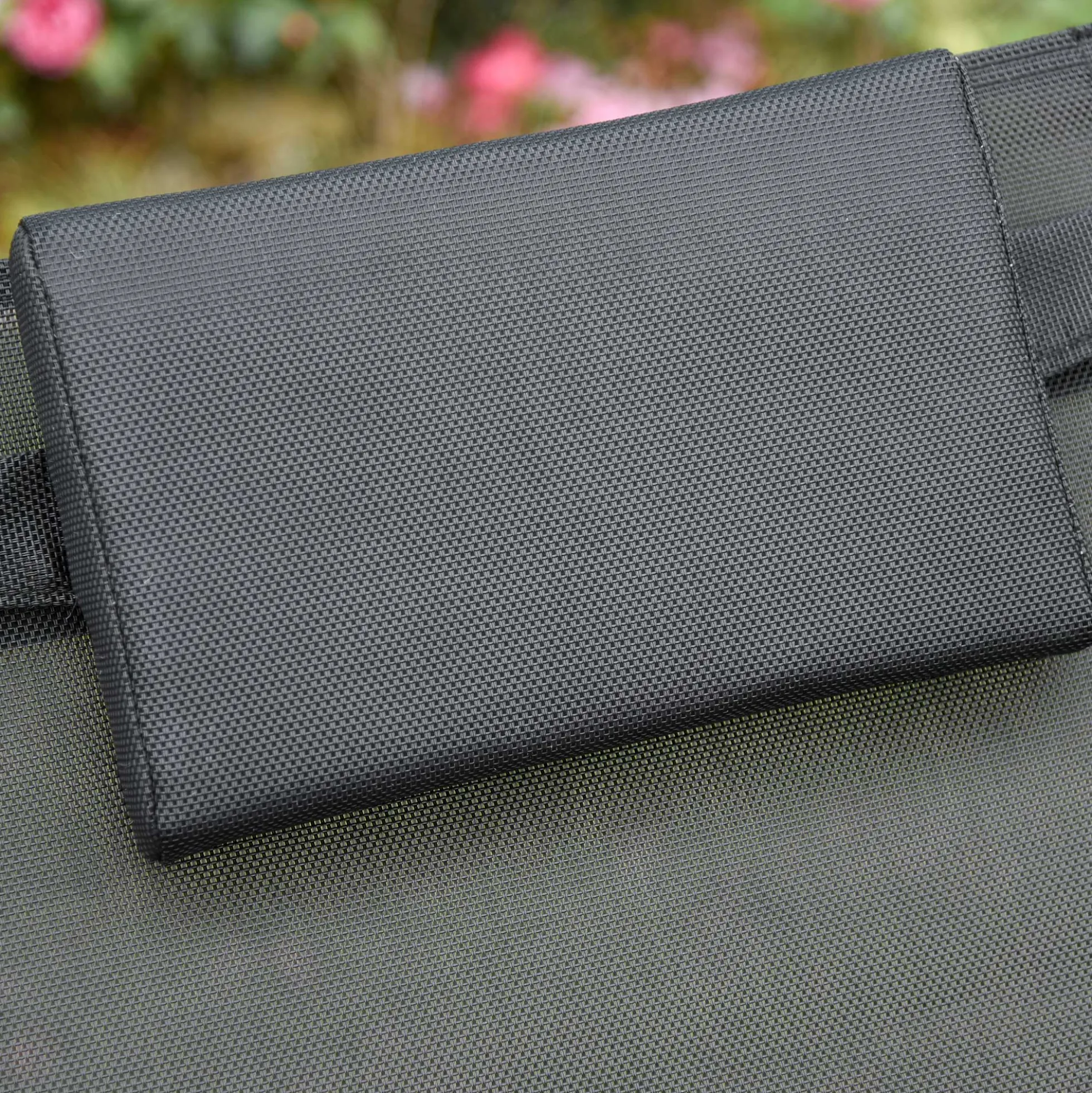 Outsunny Mecedora De Exterior Con Reposabrazos Y Bolsillo Lateral Negro