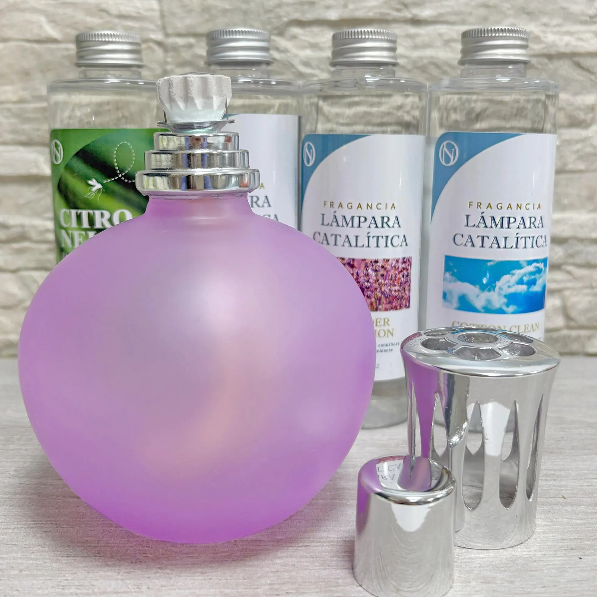 Pack Ahorro Lámpara Catalítica Fucsia Mate + Fragancia Wild Strawberry 200ml + Limpiador Neutro 200ml + Mecha Repuesto