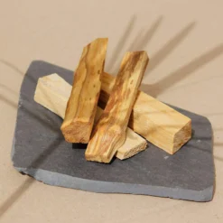 Palo Santo Natural SYS Aromas 100 g | Madera Aromática 100% Natural y Certificada | Para Sahumar y Aromatizar
