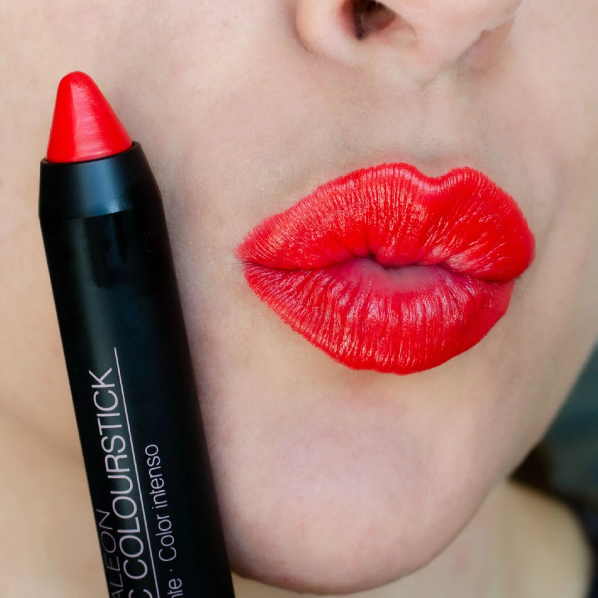 Pintalabios Rojo Flúor Basic Colourfun 4g Camaleon Cosmetics