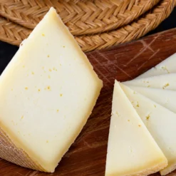 Surtido De Quesos Gourmet | Queso De Oveja | 3 Cuñas De Queso Añejo, Curado Y Semicurado
