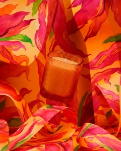 Vela perfumada Oriental Oud en vaso rayado naranja 9x8 cm Roura